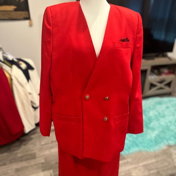 Red double breasted business suit, like new size 12 skirt and blazer - Picture 1 of 6